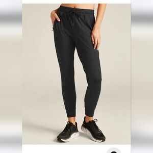 Beyond Yoga joggers